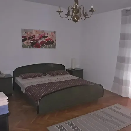 Guest house With A Parking Space 15207 Split